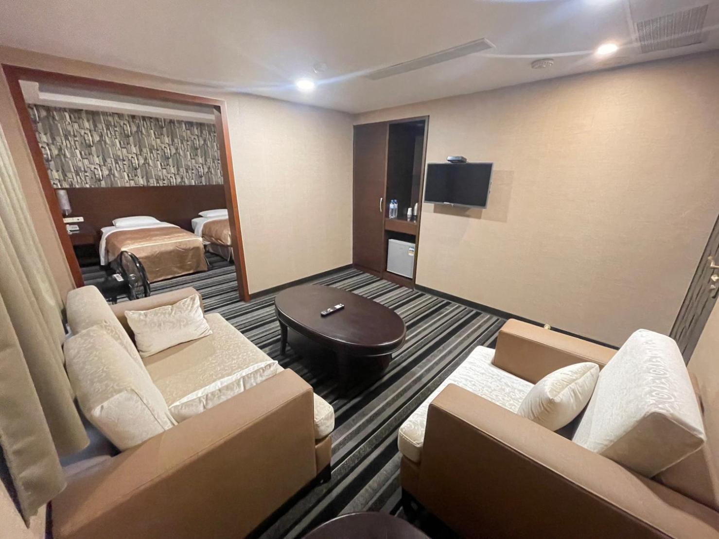 Metropolis Hotel Таоуан Екстериор снимка