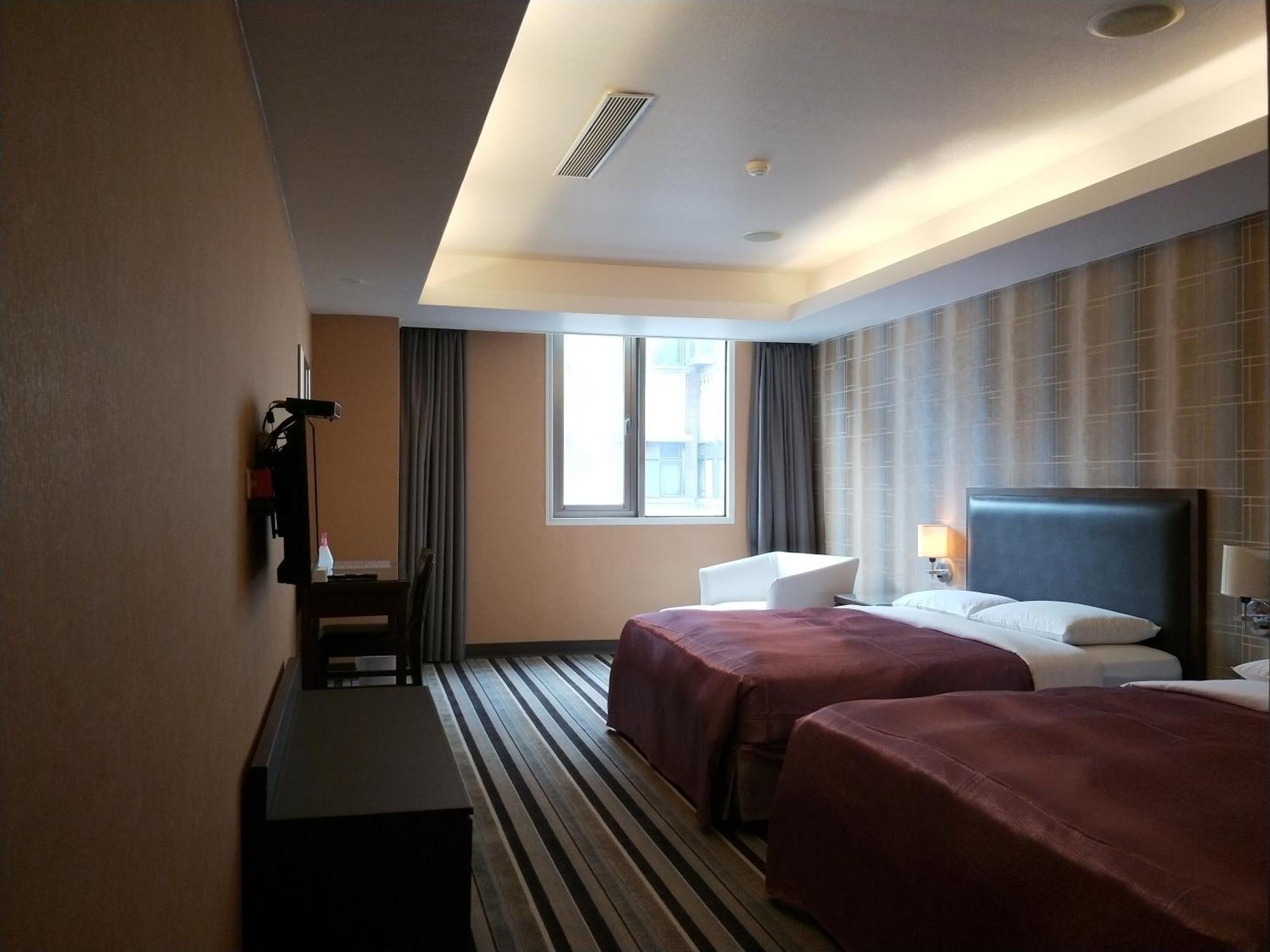 Metropolis Hotel Таоуан Екстериор снимка