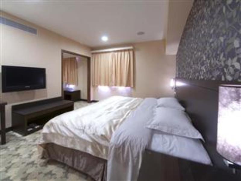 Metropolis Hotel Таоуан Екстериор снимка