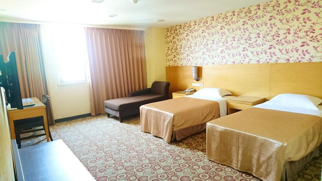 Metropolis Hotel Таоуан Екстериор снимка