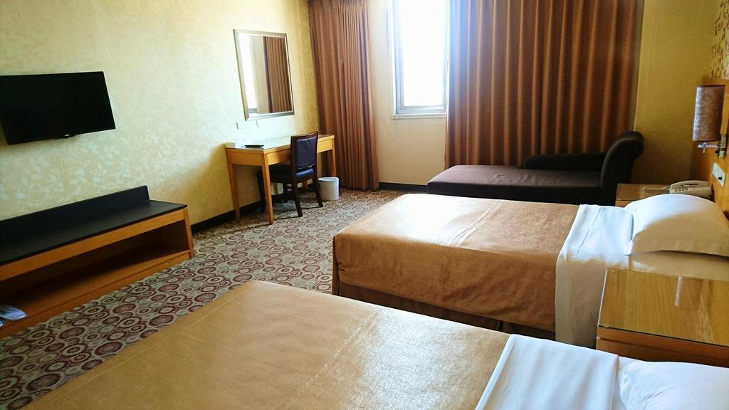 Metropolis Hotel Таоуан Екстериор снимка