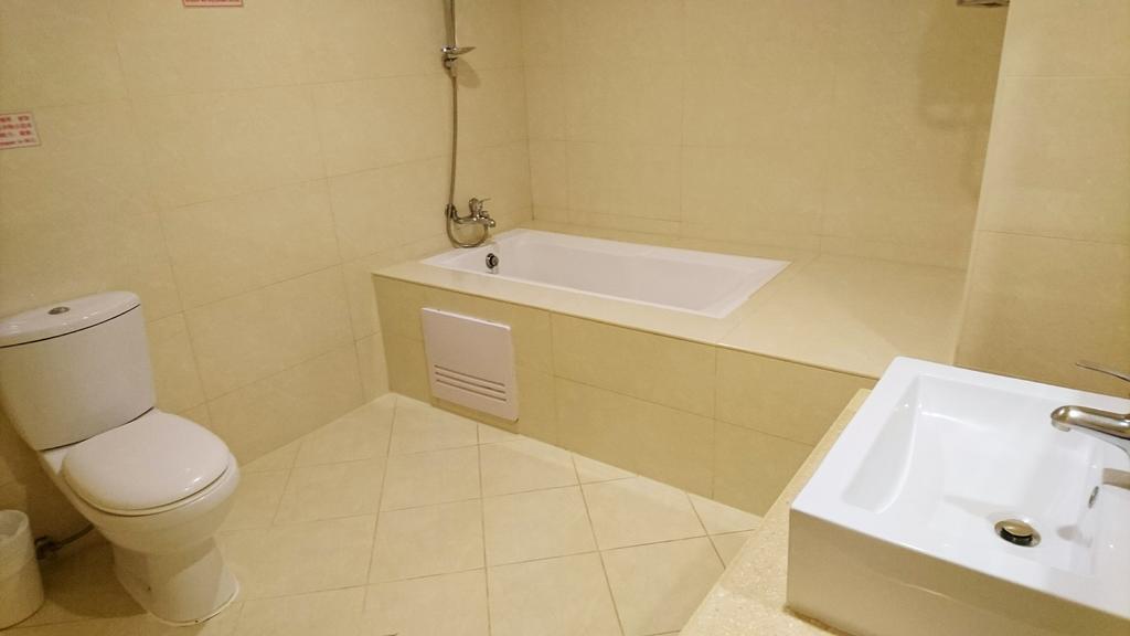 Metropolis Hotel Таоуан Екстериор снимка