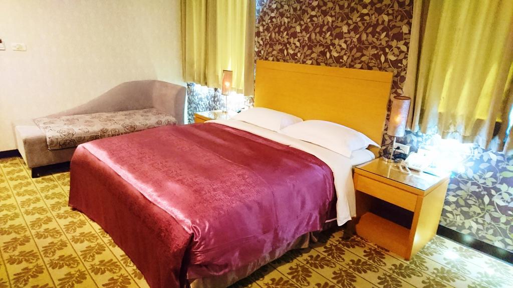 Metropolis Hotel Таоуан Екстериор снимка
