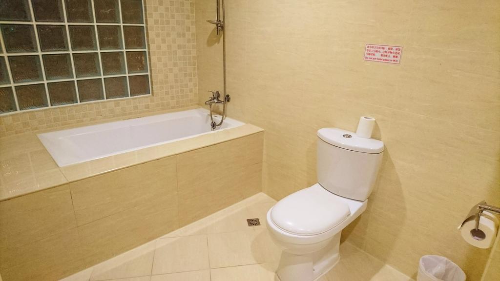 Metropolis Hotel Таоуан Екстериор снимка