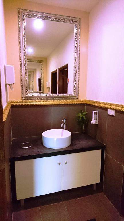 Metropolis Hotel Таоуан Екстериор снимка